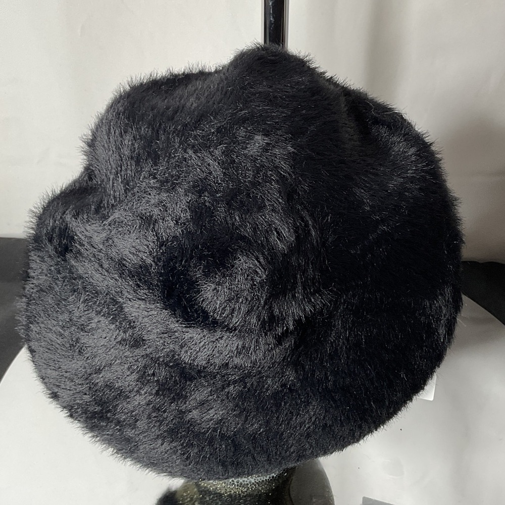 Luxurious Black Faux Fur Women's Beret - Picture 3 of 4